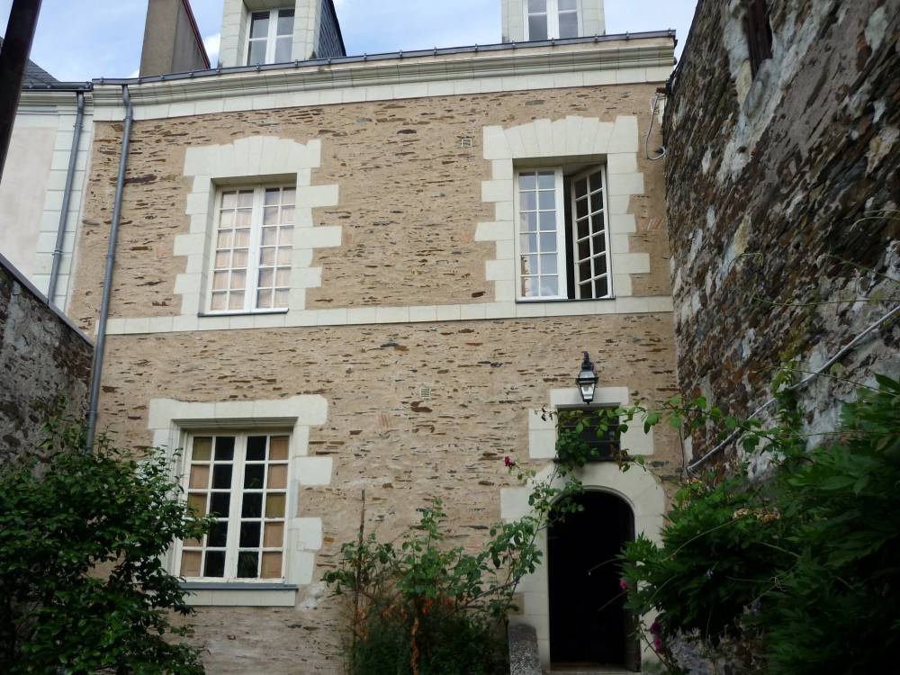 restauration : enduit à pierre vue