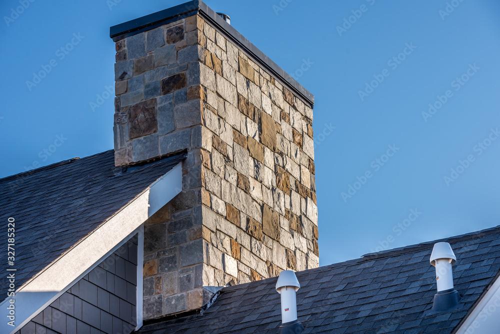 souche de cheminée en pierres