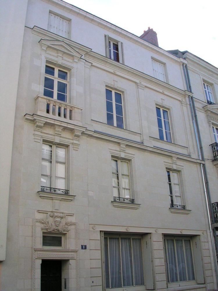 après ravalement de façade et restauration des pierres