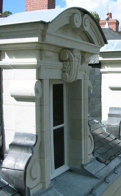 après restauration d'une lucarne de château